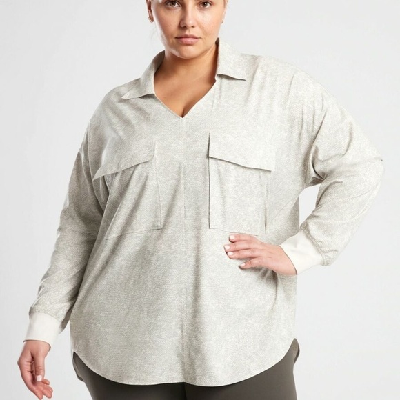 Athleta Zuma Printed Collared Long Sleeve Top size Medium Gray and Tan - Picture 14 of 15